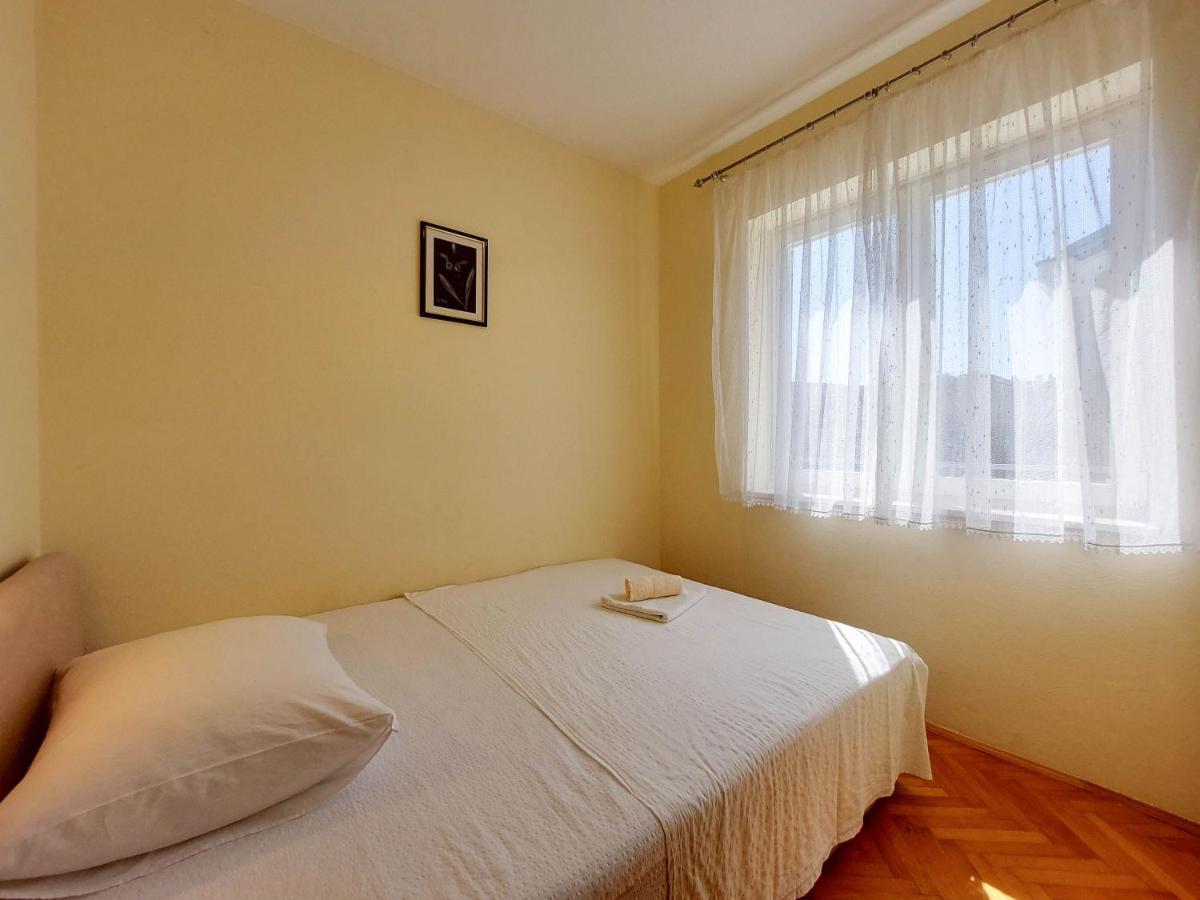 Apartments Nikola Punat Exterior foto