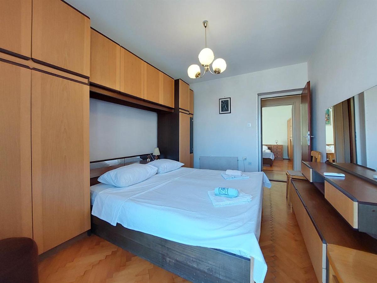 Apartments Nikola Punat Exterior foto