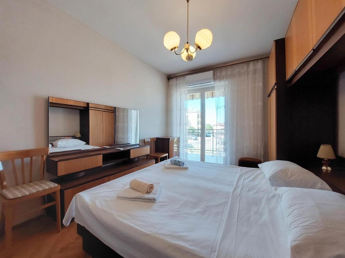 Apartments Nikola Punat Exterior foto
